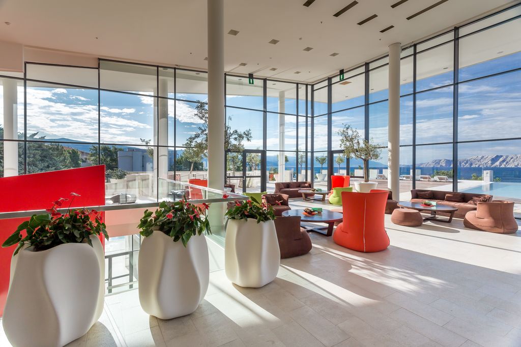 hotel_the_view_sky_bar_lounge.jpg_1490178398.jpg