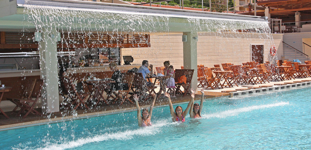 pool_complex_snack_bar.jpg_1490178698.jpg
