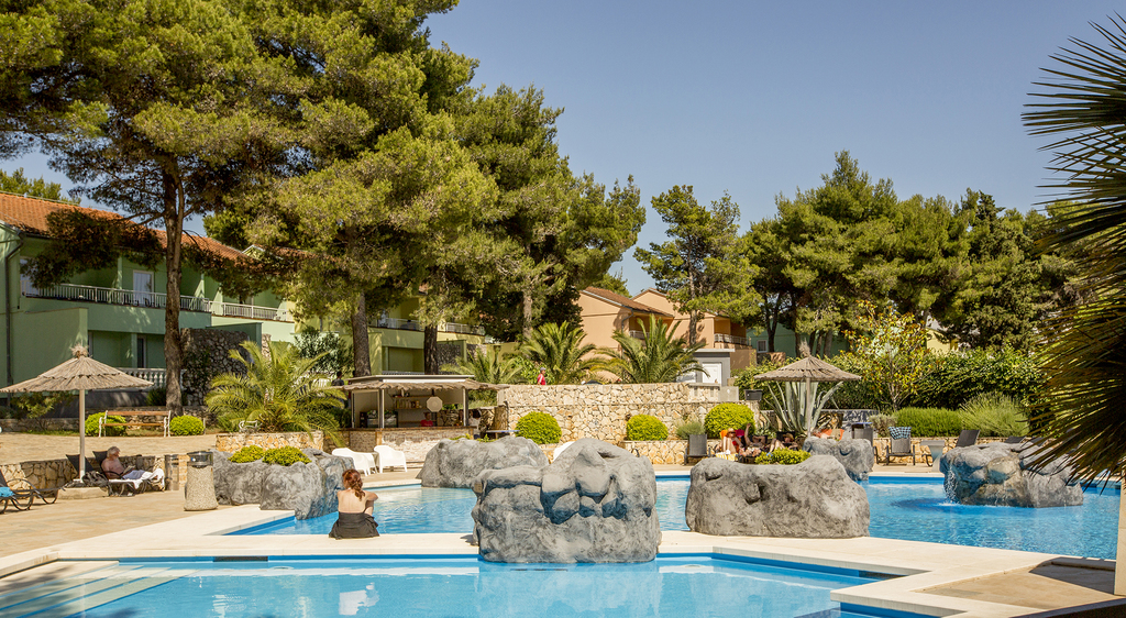 MATILDE BEACH RESORT – 1. MAJ, Vodice, Hrvatska – 802 HRK – 2x noćenje u apartmanu za 2 do 4 osobe, Piknik (1. 5. 2017) u Rakitnici s organiziranim besplatnim prijevozom i nastupom folklornih skupina
