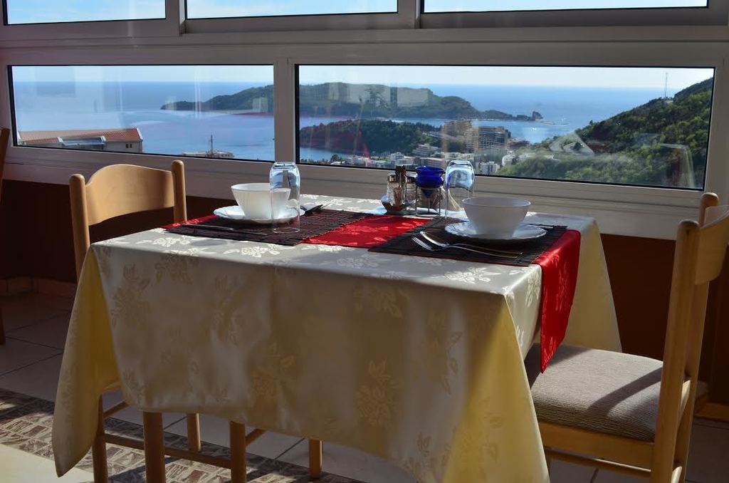 HOTEL KRUNA, Bečići, Budva, Crna Gora – 1.671 HRK – 3x noćenje u dvokrevetnoj sobi za 2 osobe, 3x doručak za 2 osobe