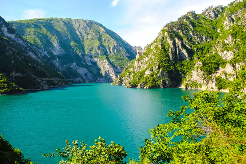 RAFTING NA NERETVI I POSJETA TITOVOG BUNKERA, Konjic, Bosna i Hercegovina – 669 HRK – 1x noćenje s polupansionom za 1 osobu, Rafting na rijeci Neretvi uz licencirane kapetane i svu potrebnu opremu za 1 osobu