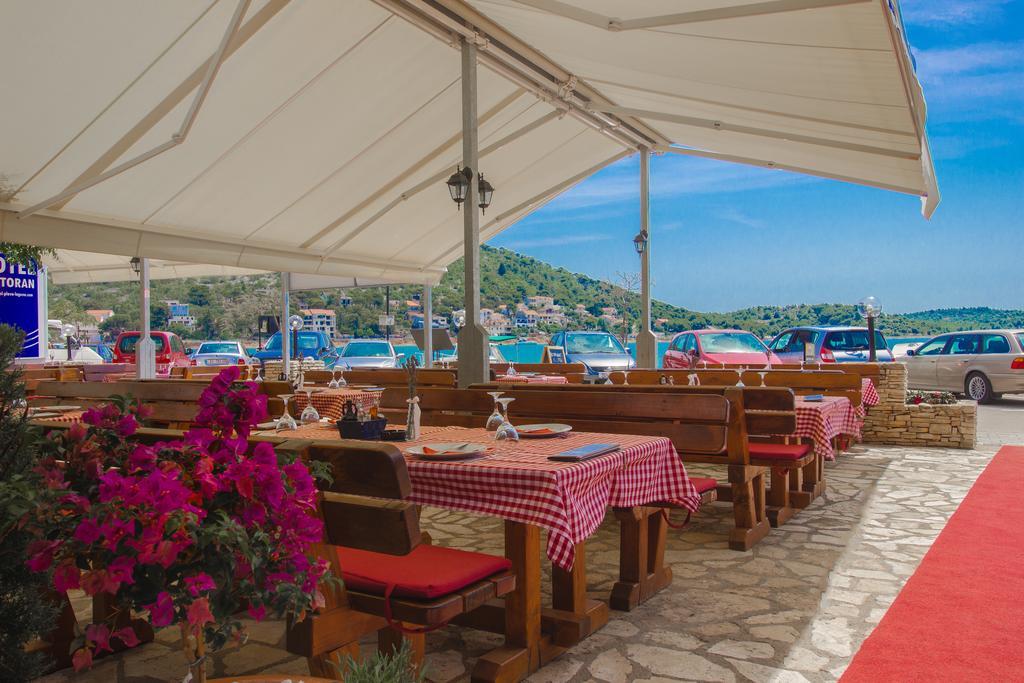 HOTEL PLAVA LAGUNA, Tisno, otok Murter, Hrvatska – 1.225 HRK – 3x noćenje u dvokrevetnoj sobi s balkonom i pogledom na more za 2 osobe, 3x doručak za 2 osobe