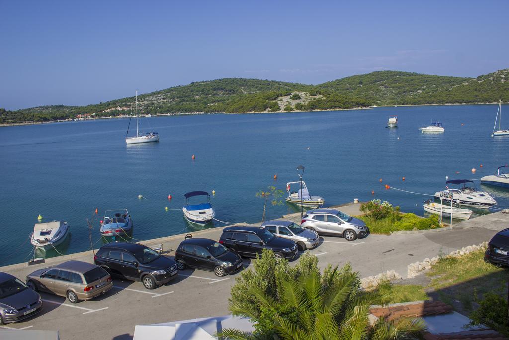 HOTEL PLAVA LAGUNA, Tisno, otok Murter, Hrvatska – 2.450 HRK – 6x noćenje u dvokrevetnoj sobi s balkonom i pogledom na more za 2 osobe, 6x doručak za 2 osobe