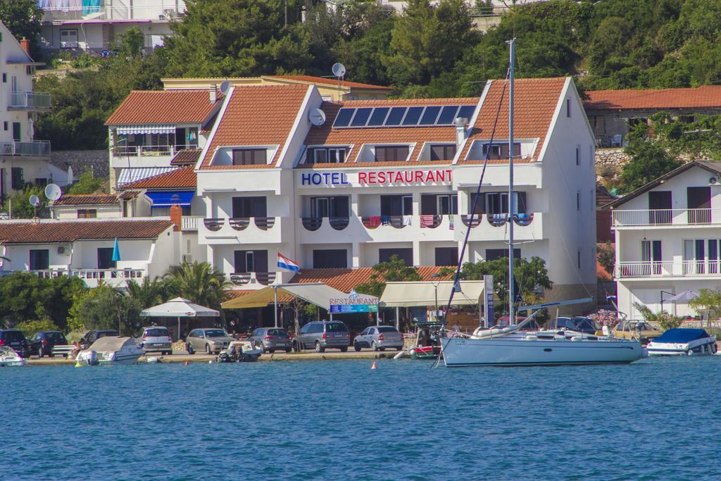 HOTEL PLAVA LAGUNA – VIKEND ODMOR, Tisno, otok Murter, Hrvatska – 1.114 HRK – 3x noćenje u dvokrevetnoj sobi s balkonom i pogledom na more za 2 osobe, 3x doručak za 2 osobe