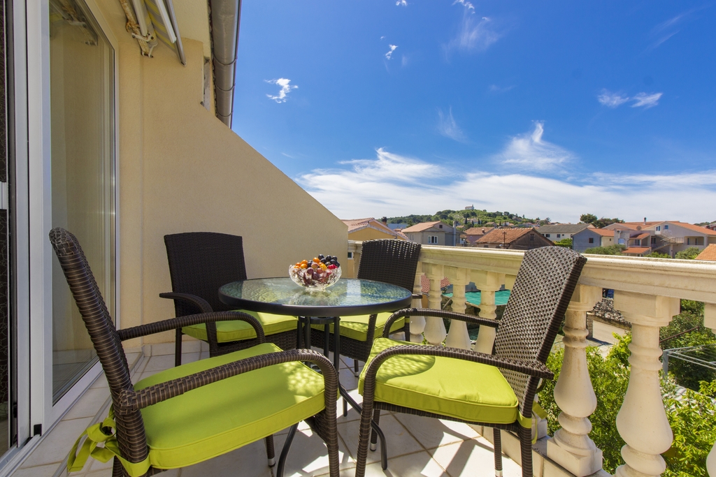 APARTMANI ENIO & ENA, Otok Murter, Hrvatska – 1.449 HRK – 5x noćenje u apartmanu za do 4 osobe, Besplatna posjeta ranča Pocahontas