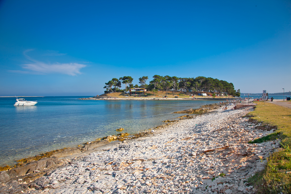 LJETO U MEDULINU – GUEST HOUSE VANGA, Medulin, Istra, Hrvatska – 3.913 HRK – 7x noćenje u Standard sobi (2+1) za 2 osobe (dijete do 12 godina na 3. ležaju boravi besplatno), 7x polupansion (buffet doručak i večera s dva menija) za 2 osobe