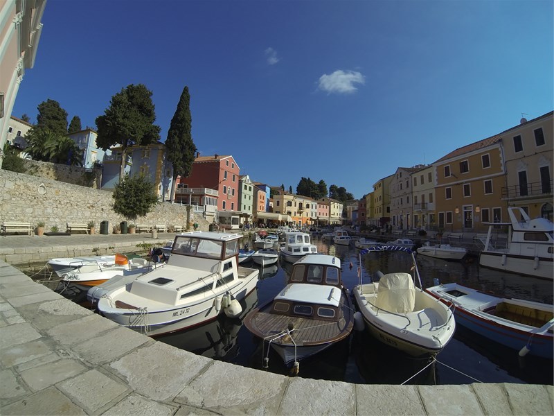 PANSION SATURN, Veli Lošinj, Hrvatska – 1.040 HRK – 2x noćenje u dvokrevetnoj sobi za 2 osobe, 2x doručak za 2 osobe