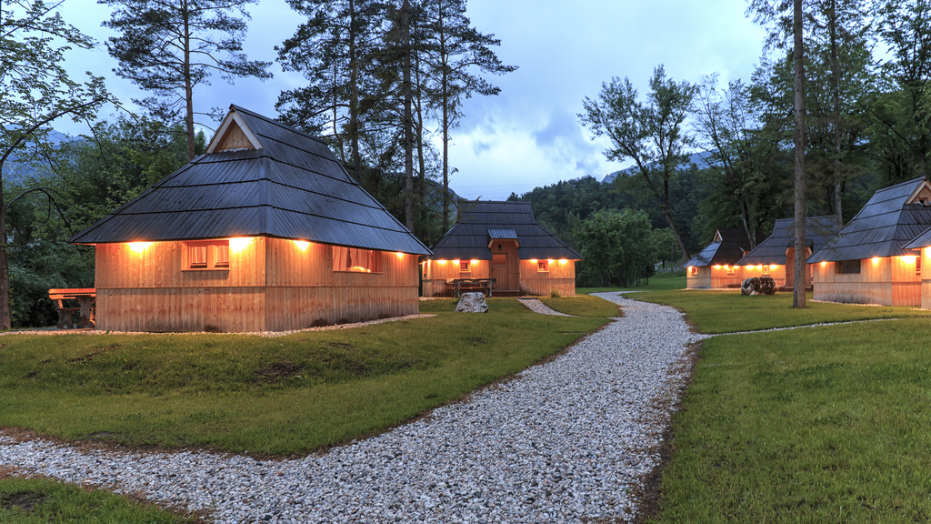GLAMPING KUĆICE ISPOD VELIKE PLANINE, Stahovica, Kamnik, Slovenija – 439 HRK – 1x noćenje u drvenoj Glamping kućici Eko Resorta uz podnožje Velike planine za 2 osobe, 1x doručak za 2 osobe