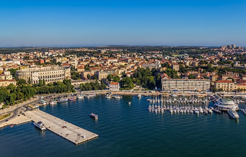 LJETO U PULI – OBITELJSKA SOBA, Pula, Istra, Hrvatska – 528 HRK – 1x noćenje u Obiteljskoj sobi za do 4 osobe (2 odrasle osobe i 2 djece do 12 godina), 1x doručak za do 4 osobe (2 odrasle osobe i 2 djece do 12 godina)