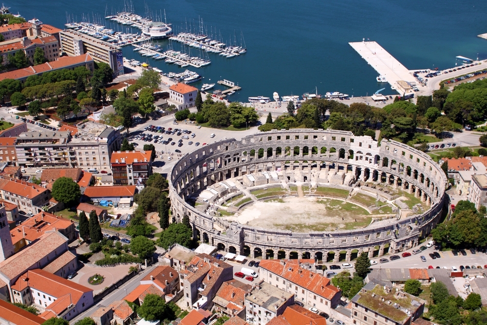 LJETO U PULI, Pula, Istra, Hrvatska – 335 HRK – 1x noćenje u Double twin room s pomoćnim ležajem za do 3 osobe (2 odrasle osobe i 1 dijete do 12 godina), 1x doručak za do 3 osobe (2 odrasle osobe i 1 dijete do 12 godina)