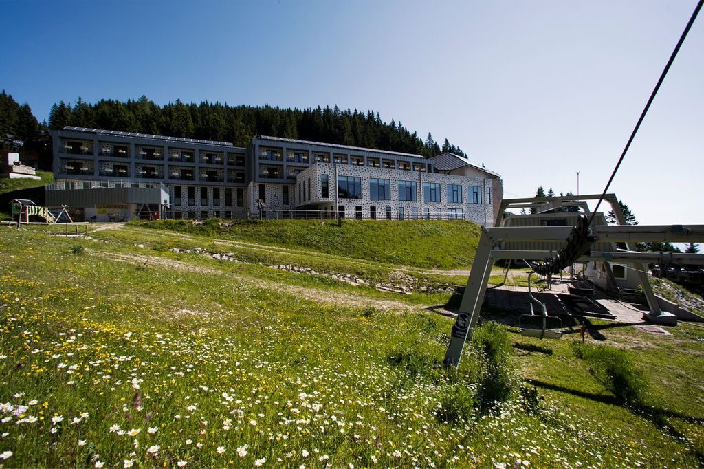 HOTEL GOLTE – PLANINSKI WELLNESS ODMOR, Mozirje, Slovenija – 1.107 HRK – 2x noćenje u dvokrevetnoj Standard sobi s pogledom na šumu za 2 osobe, 2x polupansion (doručak i večera u hotelskom restoranu) za 2 osobe