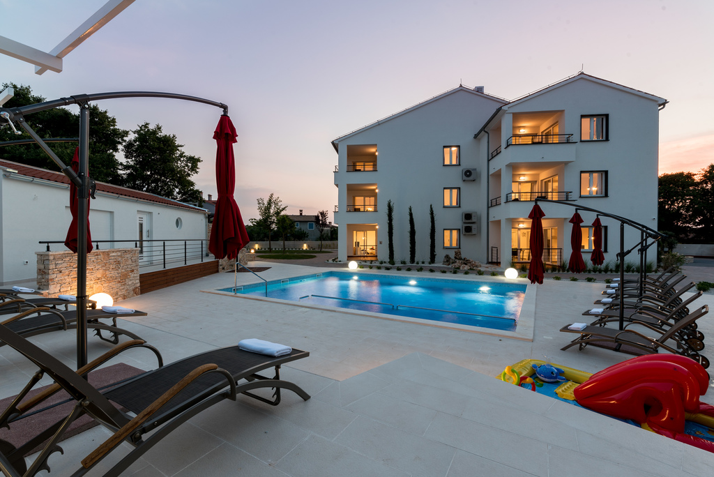 VILLA ANJA, Peroj, Hrvatska – 4.277 HRK – 4x noćenje u apartmanu 4+2 za 6 osoba, Upotreba bazena