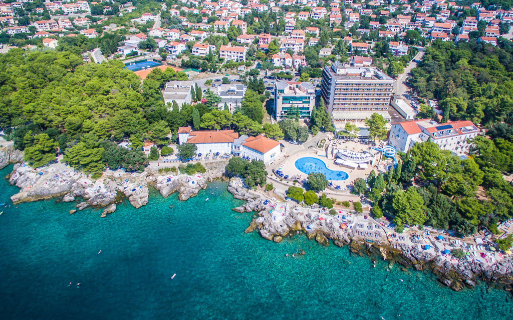 HOTEL RESORT DRAŽICA, Krk, Hrvatska – 1.301 HRK – 2x noćenje za 2 osobe (smještaj u jednom od objekata Resorta Dražica, ovisno o raspoloživosti), 2x polupansion (buffet doručak i večera, od 17. 9. piće iz automata) u restoranu hotela Dražica za 2 osobe