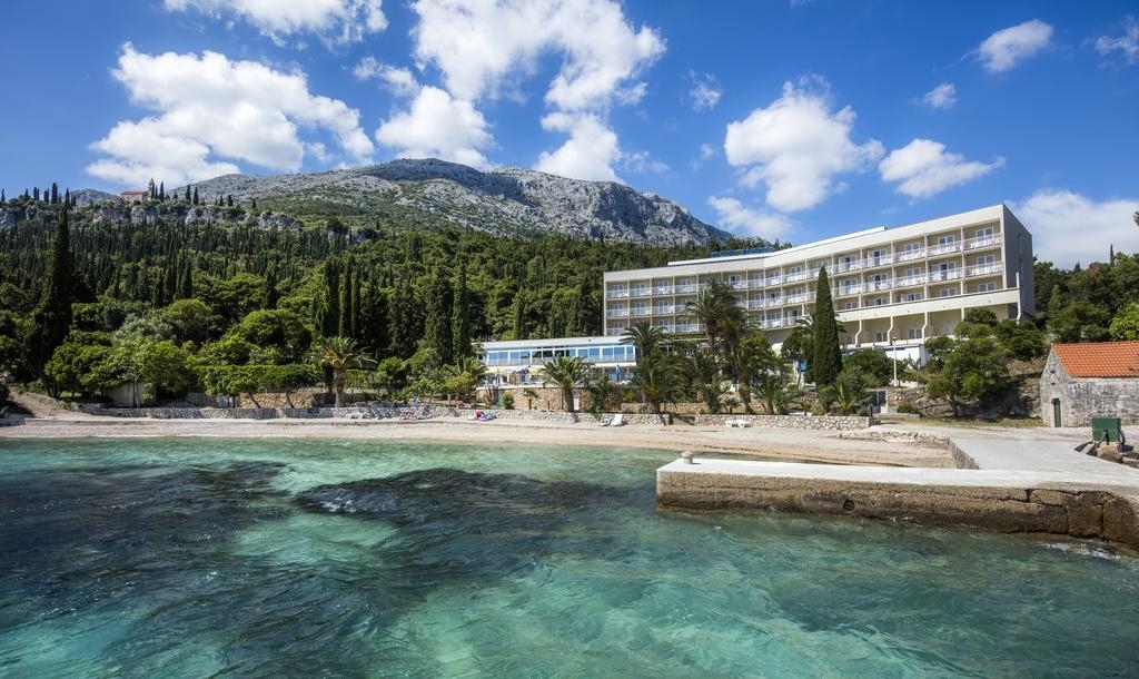 HOTEL ORSAN, Orebić, Hrvatska – 1.322 HRK – 2x noćenje u sobi s balkonom i pogledom na more za 2 osobe, 2x all inclusive (doručak, ručak i večera s uključenim pićem uz obroke – bijelo i crno vino, pivo, gazirani in negazirani sokovi, voda) za 2 osobe
