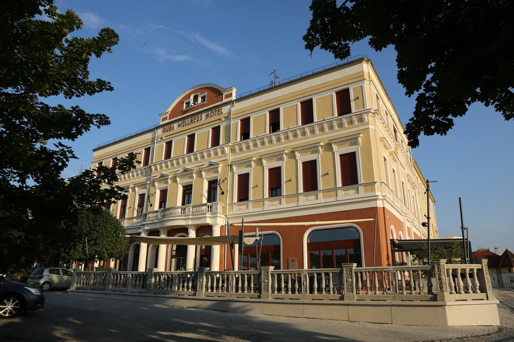 DUNA WELLNESS HOTEL, Baja, Mađarska – 1.181 HRK – 2x noćenje u dvokrevetnoj sobi 4* (bračni krevet ili odvojeni ležaji) za 2 osobe, 2x polupansion (buffet doručak i večera u 3 slijeda – A, B ili C menu) za 2 osobe