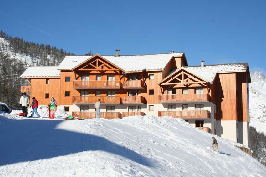 RESIDENCE LES GENTIANES, Puy Saint Vincent, Francuska – 5.679 HRK – 7x noćenje u apartmanu za 4 osobe, 6-dnevna skijaška karta za 4 osobe