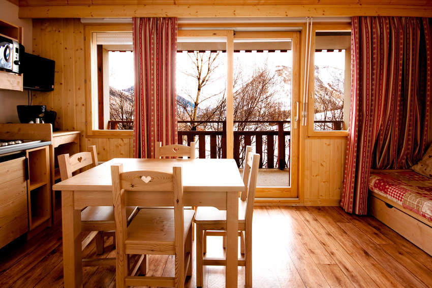SKIJANJE FRANCUSKA – FIRST MINUTE SKI PAKET, Saint-Sorlin-dʼArves, Francuska – 7.298 HRK – 7x noćenje u apartmanu za 6 osoba, 6-dnevna skijaška karta za 6 osoba