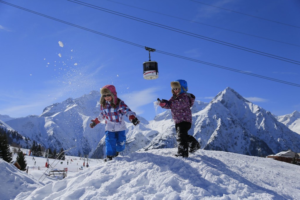 SKIJANJE U FRANCUSKOJ – LES 2 ALPES, Les Deux Alpes, Francuska – 1.462,50 HRK – 7x noćenje u apartmanu za 1 osobu (apartman za do 4 osoba), 6-dnevna karta za skijanje za 1 osobu