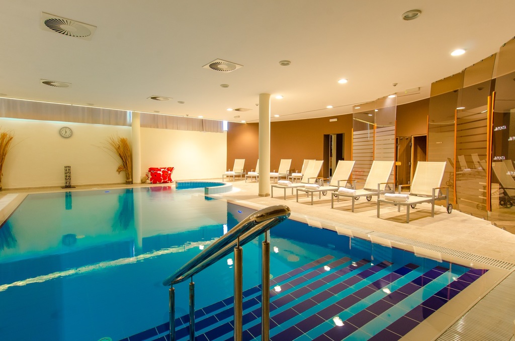 HOTEL PUNTA, Vodice, Hrvatska – 1.329 HRK – 2x noćenje u Superior sobi s pogledom na more za 2 osobe, 2x polupansion (bogat buffet doručak i večera) za 2 osobe