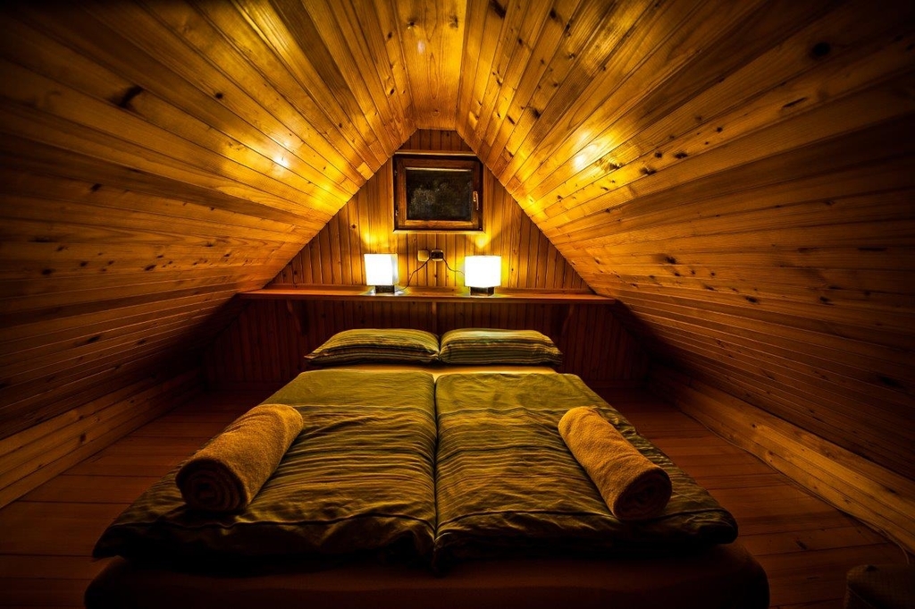 VELIKA PLANINA RESORT, Kamnik, Slovenija – 736 HRK – 2x najam cijele kolibe za 2 osobe, Ležaljke ispred kolibe