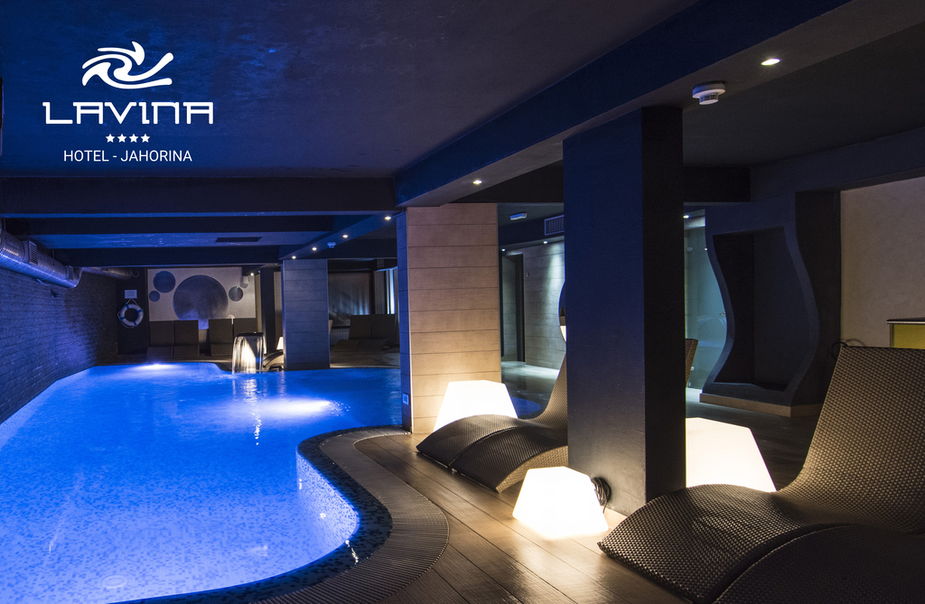 Hotel_Lavina_Jahorina___Bazen_01.jpg_1510579098.jpg